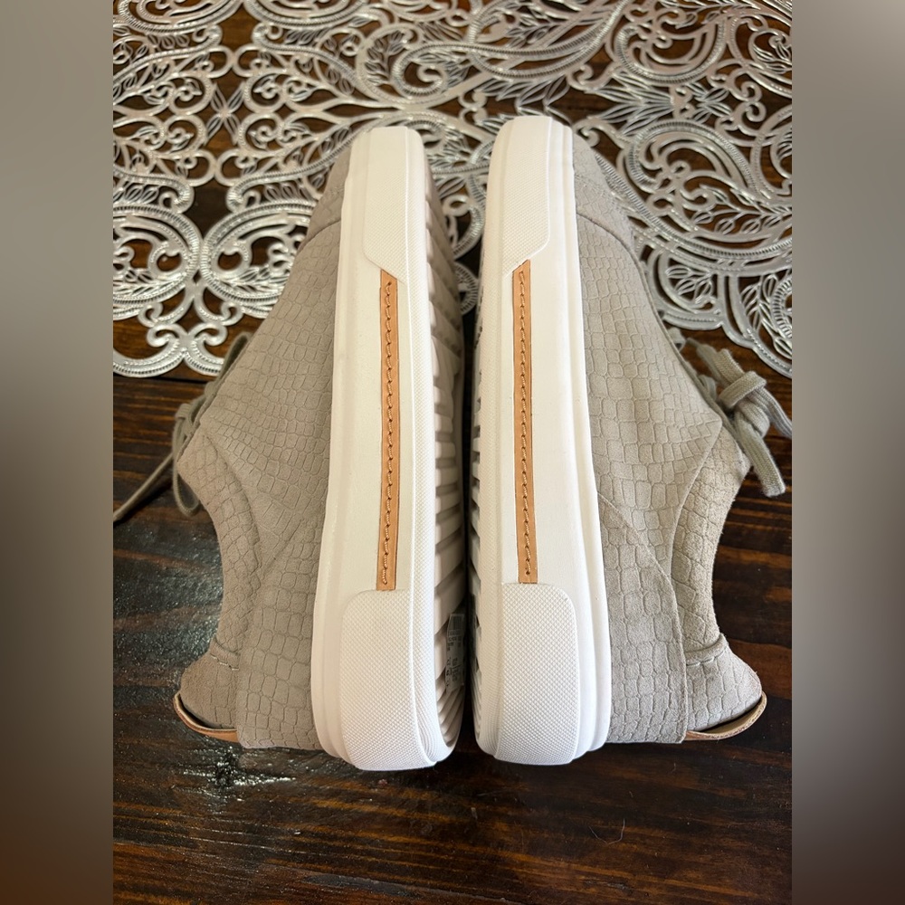 NWT Clarks Hollyhock Walk Stone Textured Sneakers 9W